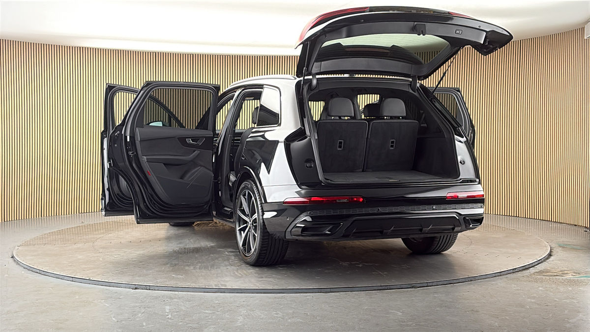 More views of Audi Q7