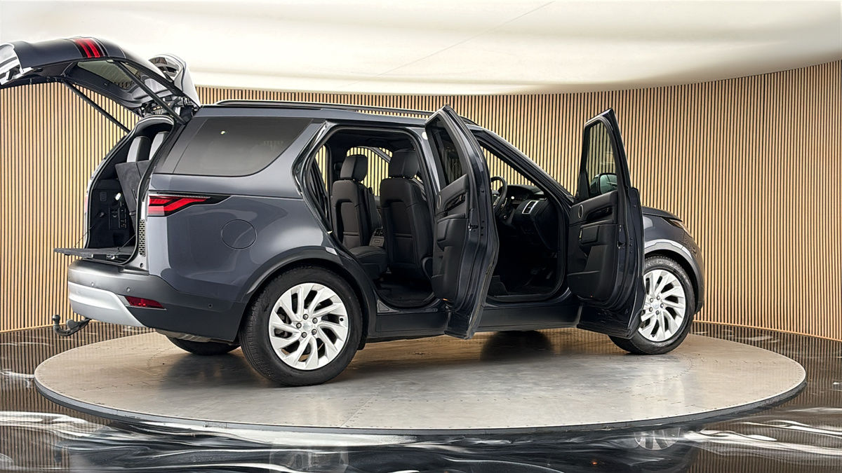 More views of Land Rover Discovery