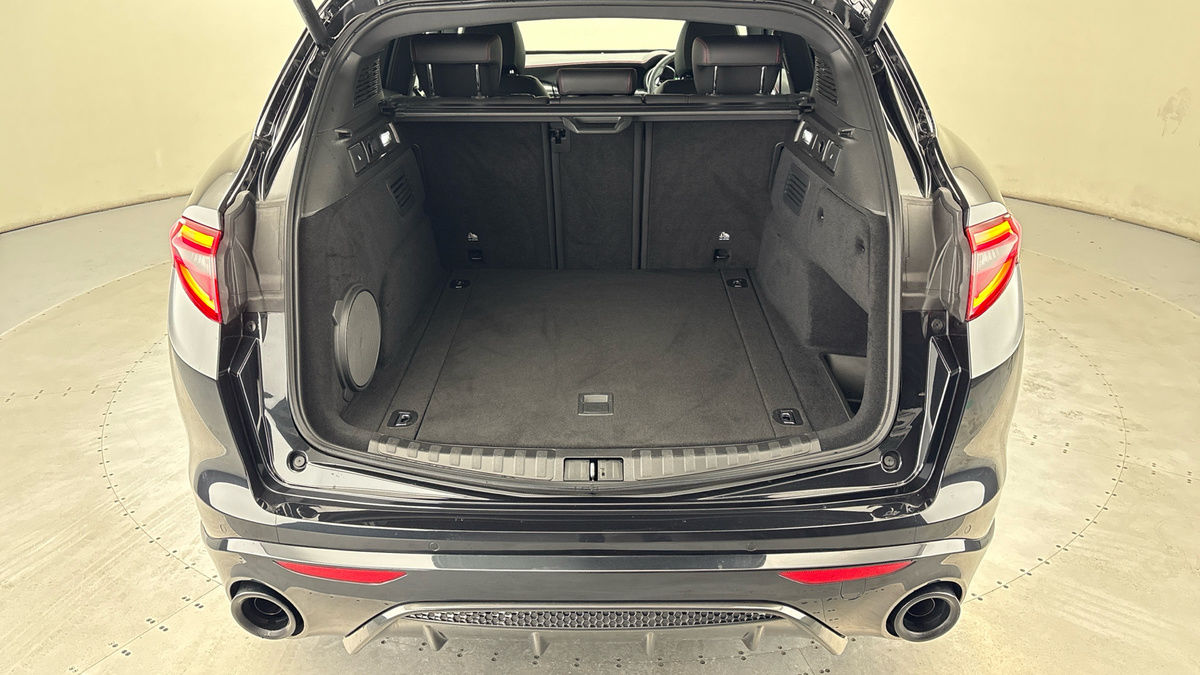 Alfa Romeo Stelvio Image 11