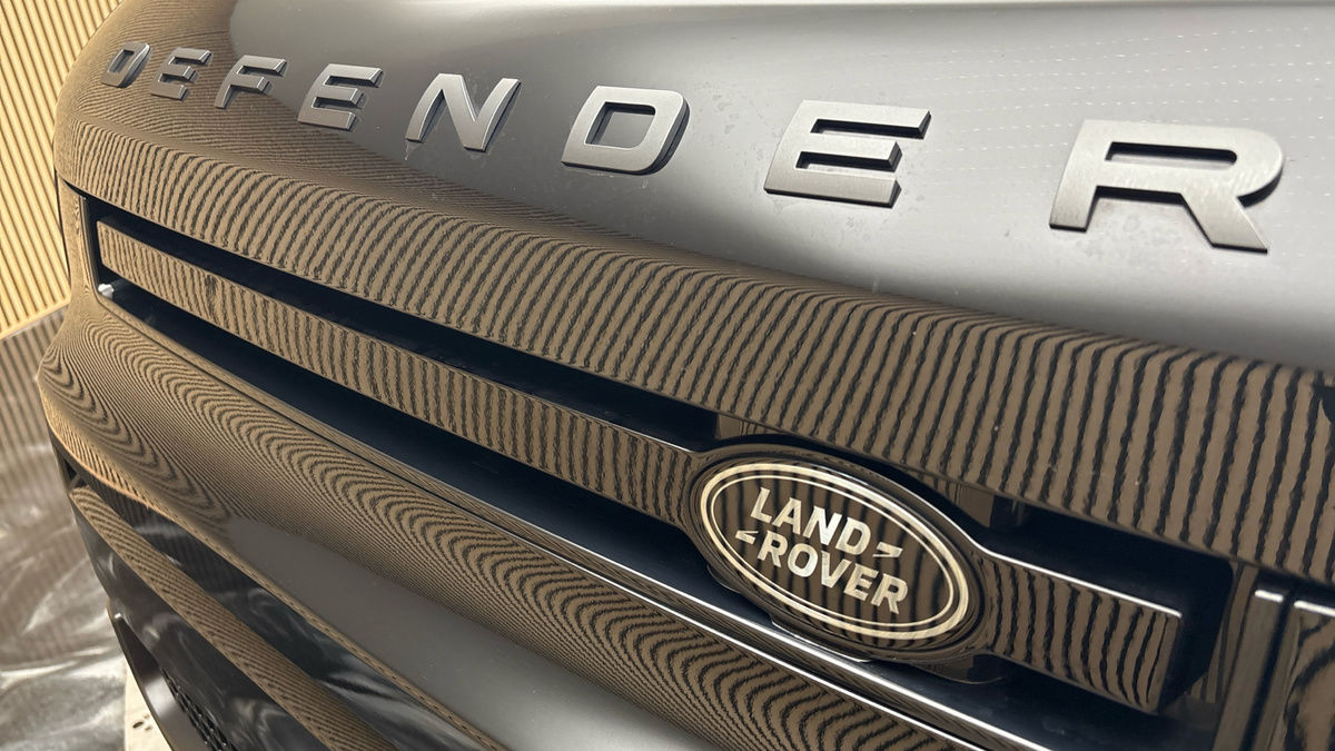 Land Rover Defender 110 Image 24