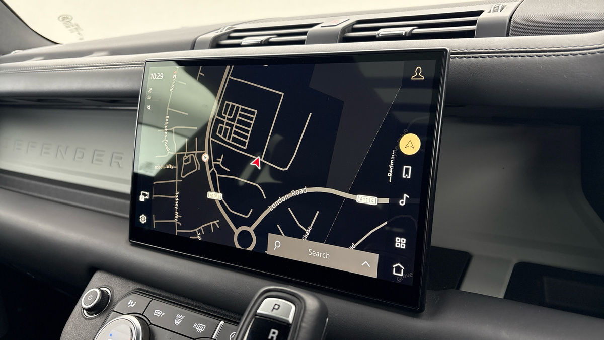 Land Rover Defender 130 Urban Image 17