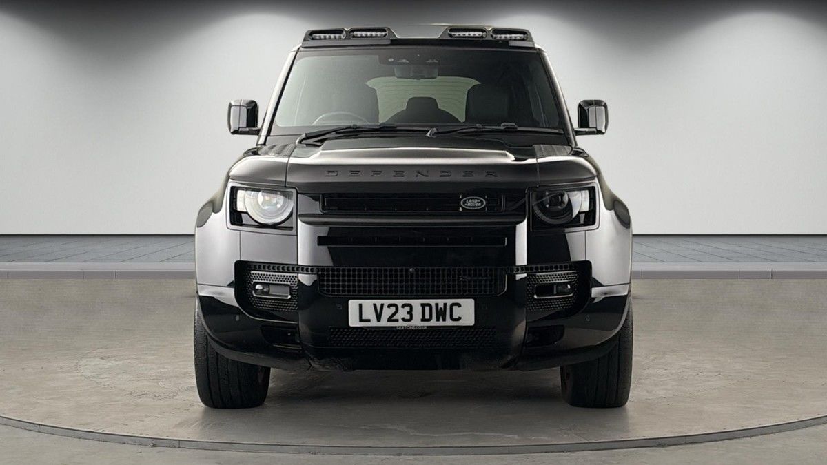 Land Rover Defender 110 Image 3