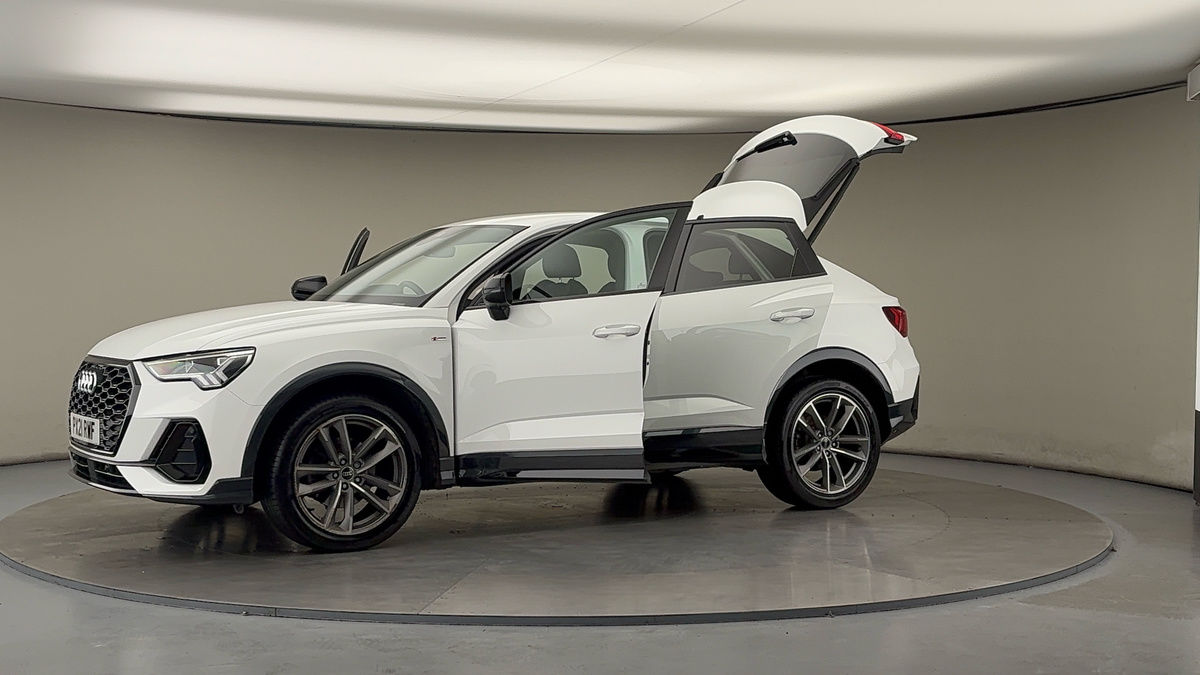 More views of Audi Q3