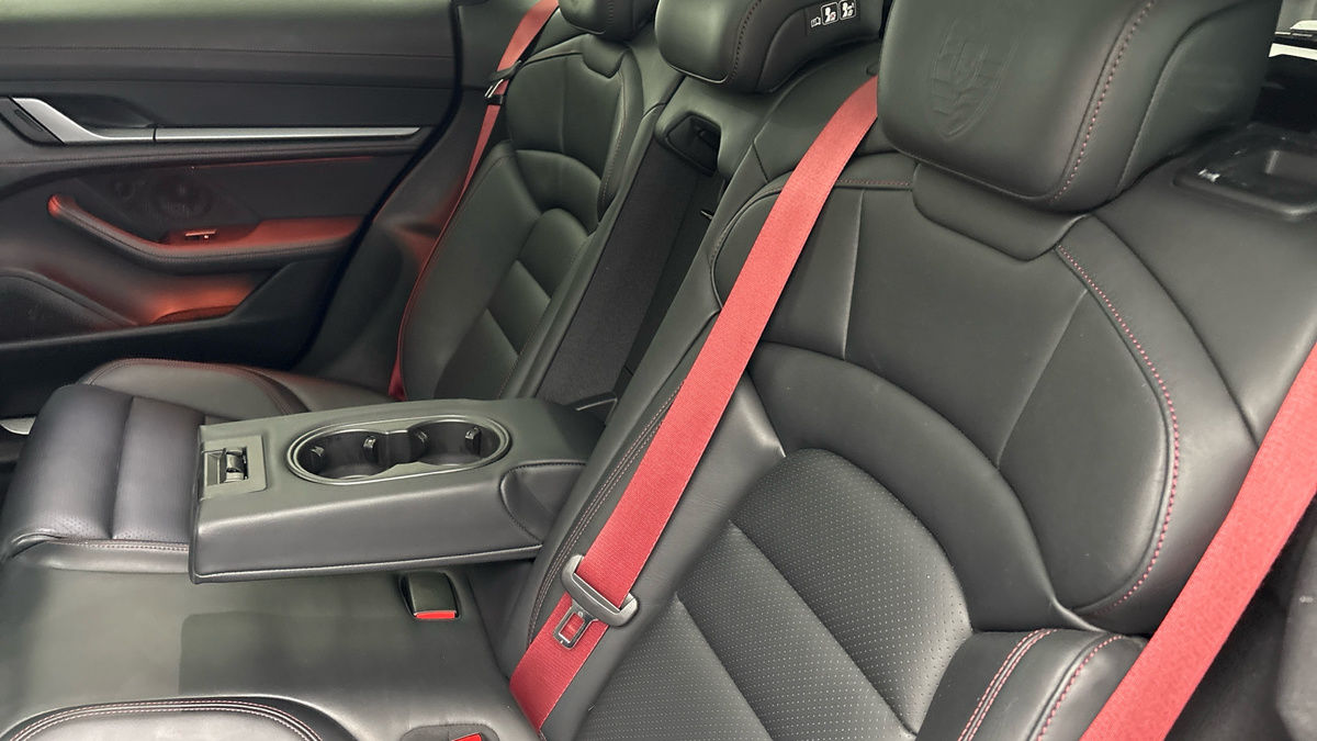 Porsche Taycan Image 10