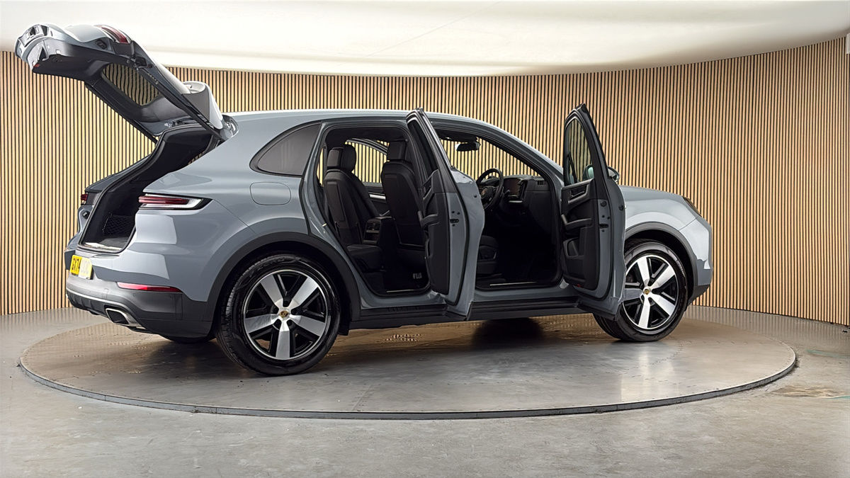 More views of Porsche Cayenne