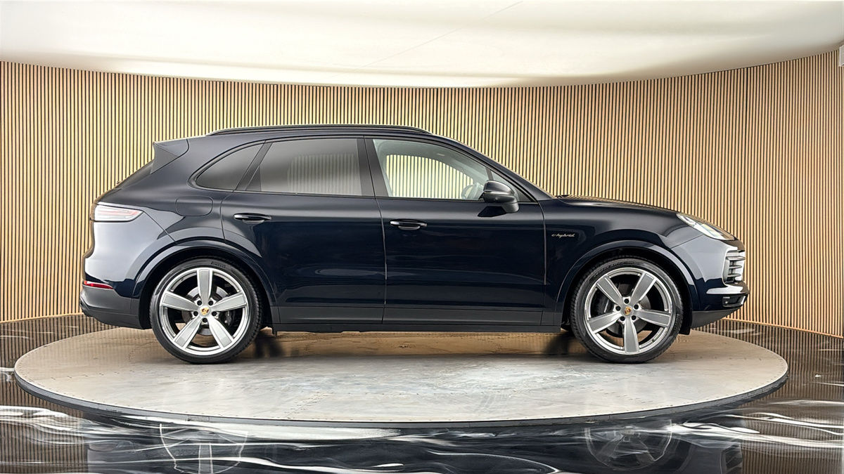 Porsche Cayenne Image 16