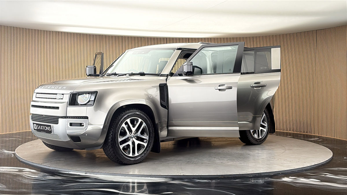 Land Rover Defender 110 Image 22