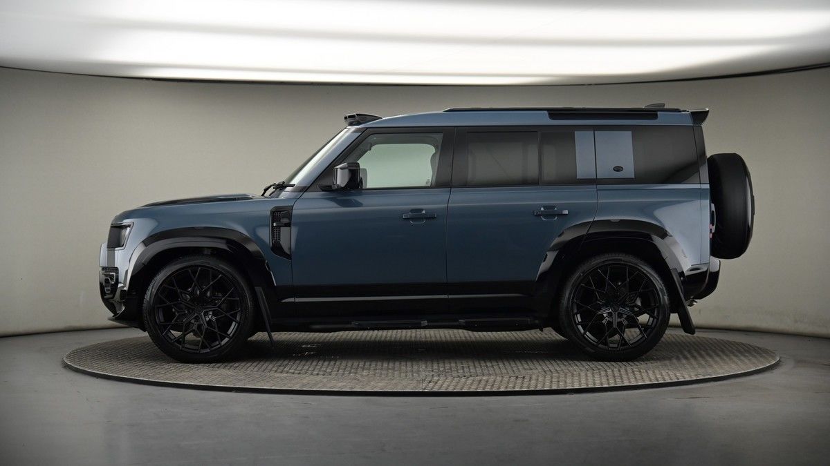 Land Rover Defender 110 Urban Image 19
