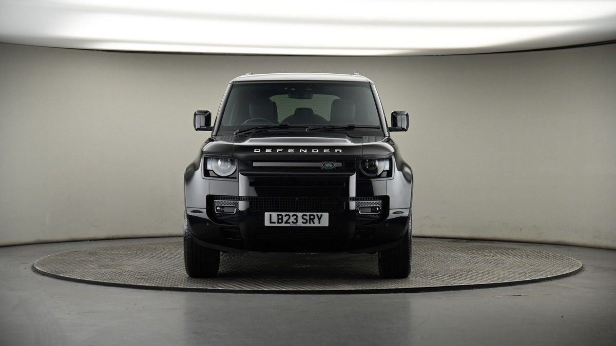Land Rover Defender 110 Image 18
