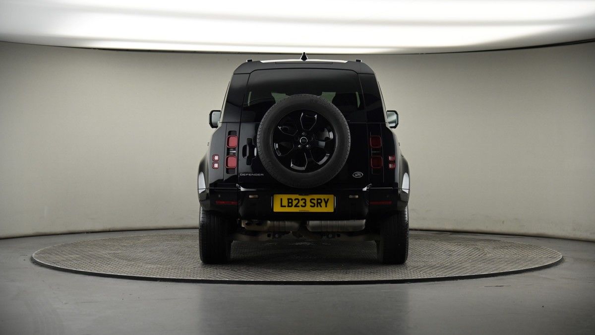 Land Rover Defender 110 Image 17