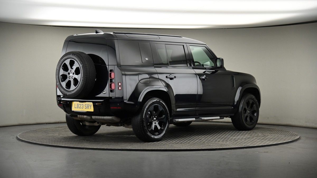 Land Rover Defender 110 Image 7