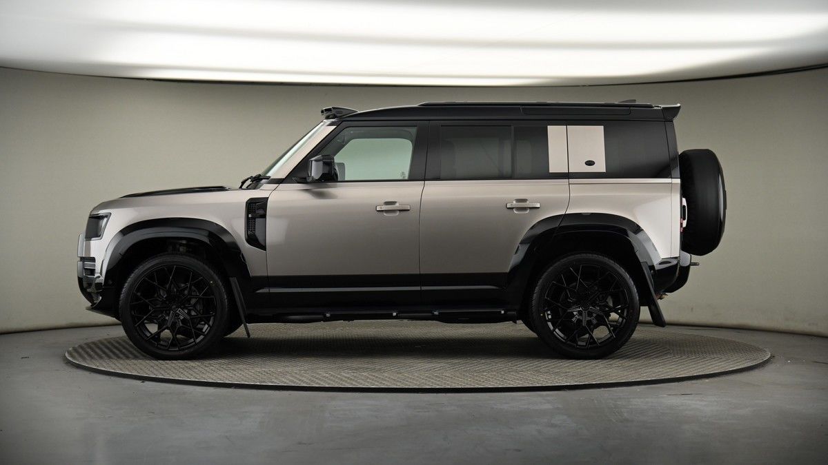 Land Rover Defender 110 Urban Image 19