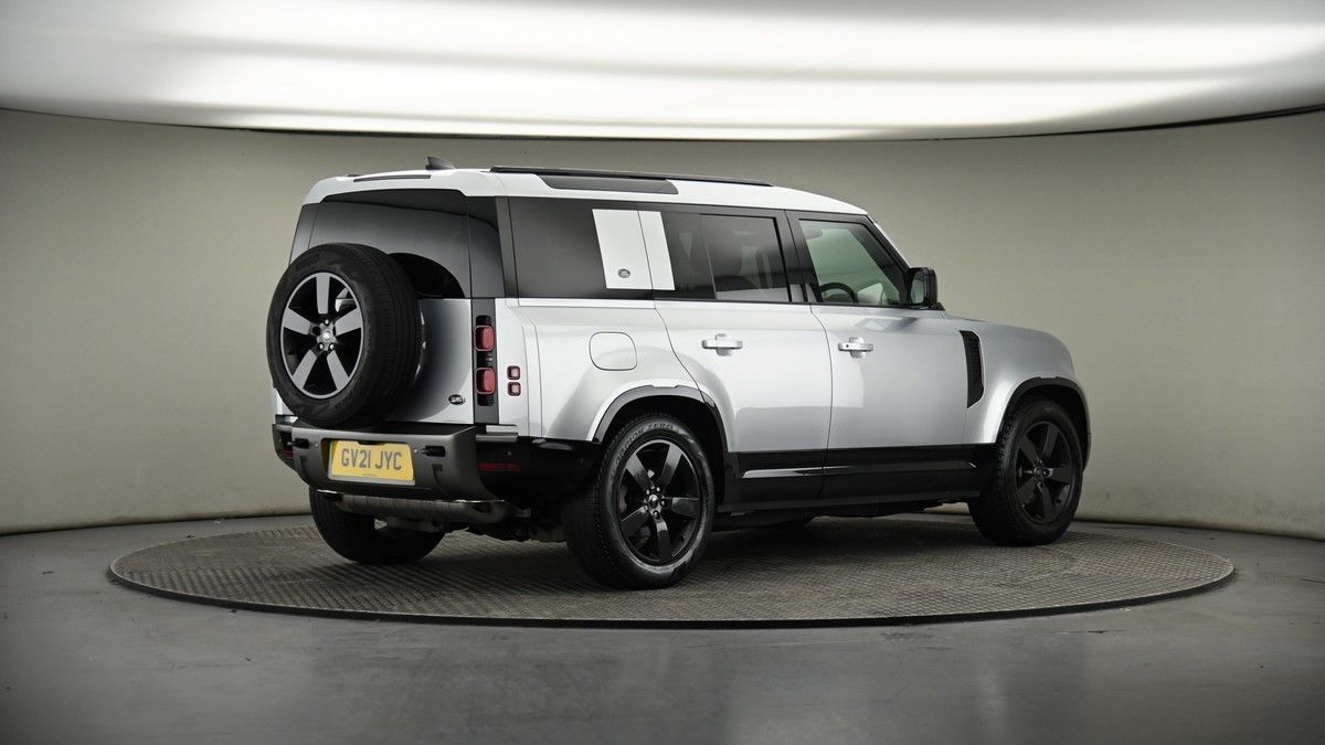 Land Rover Defender 110 Image 7