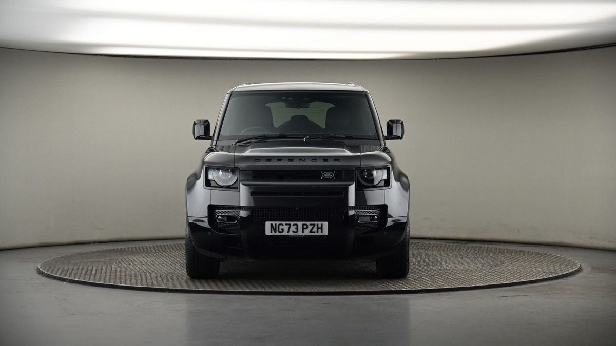 Land Rover Defender 110 Image 18