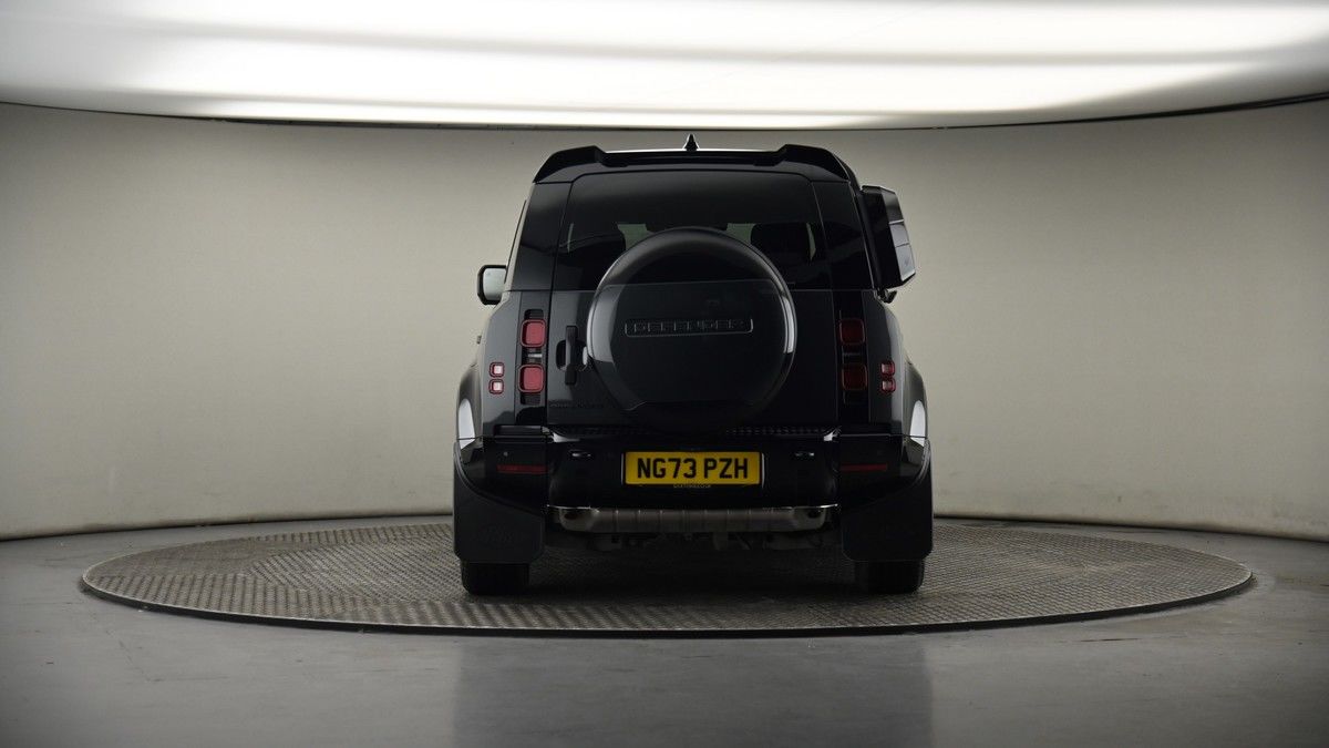 Land Rover Defender 110 Image 17