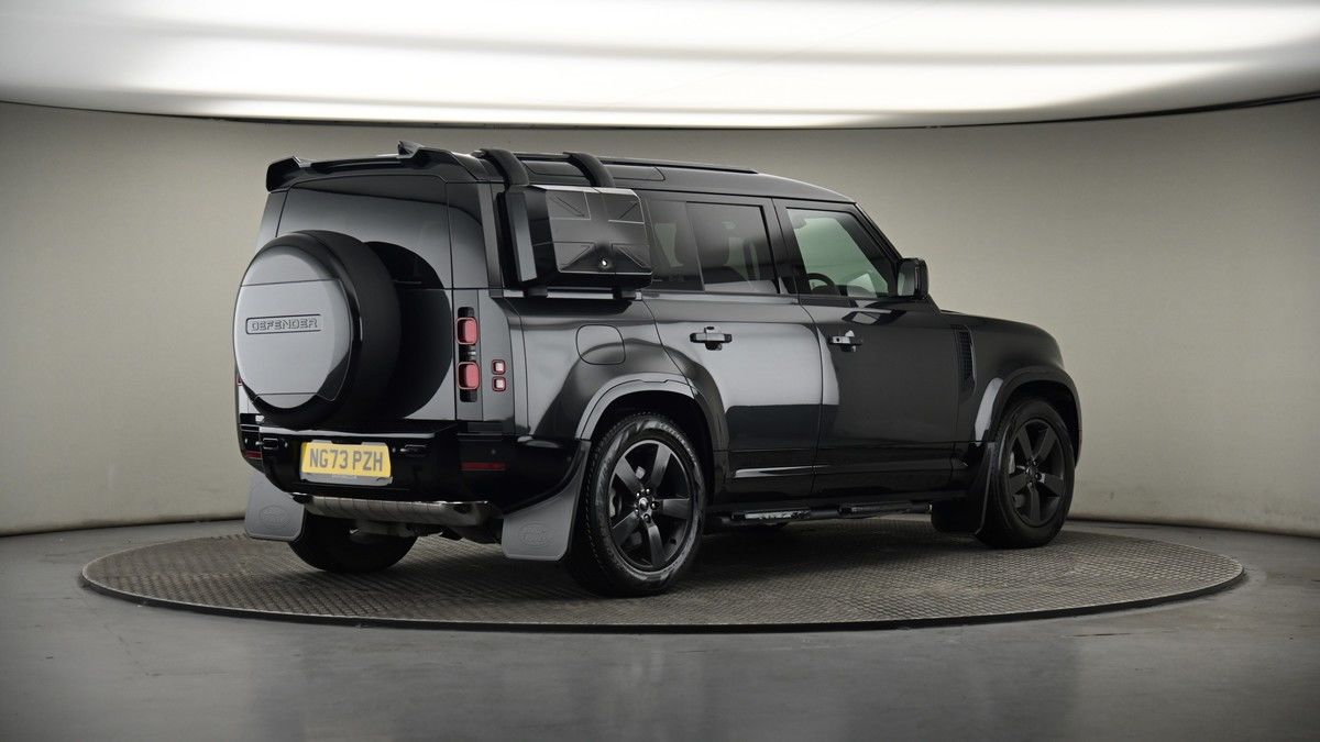 Land Rover Defender 110 Image 7