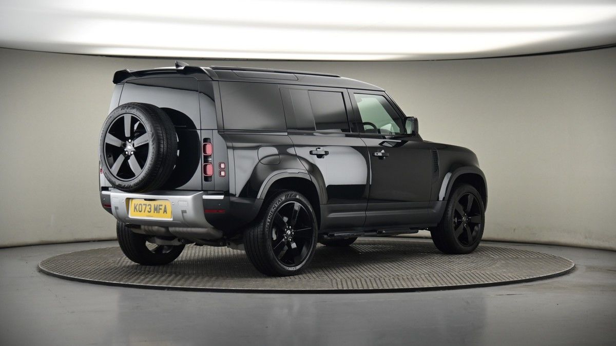 Land Rover Defender 110 Image 4