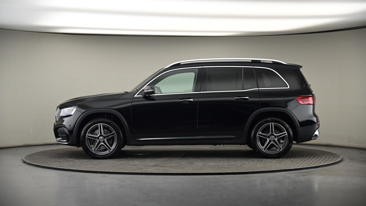Mercedes-Benz GLB Image 19
