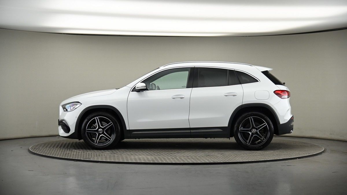 Mercedes-Benz GLA Image 19