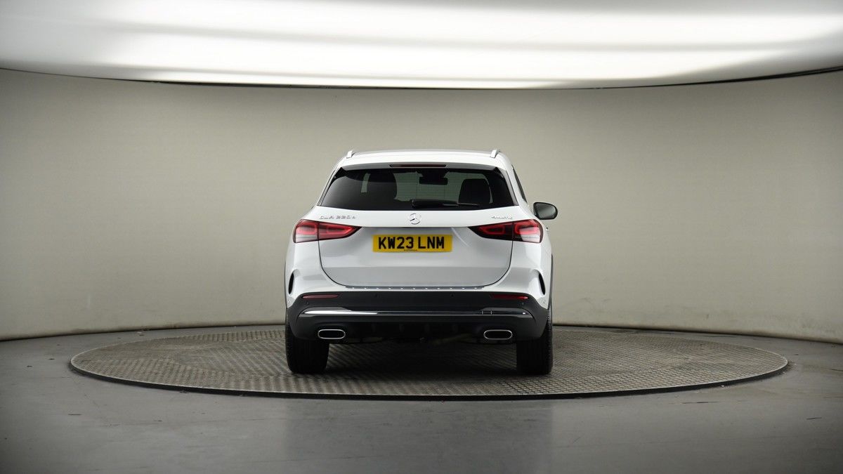 Mercedes-Benz GLA Image 17