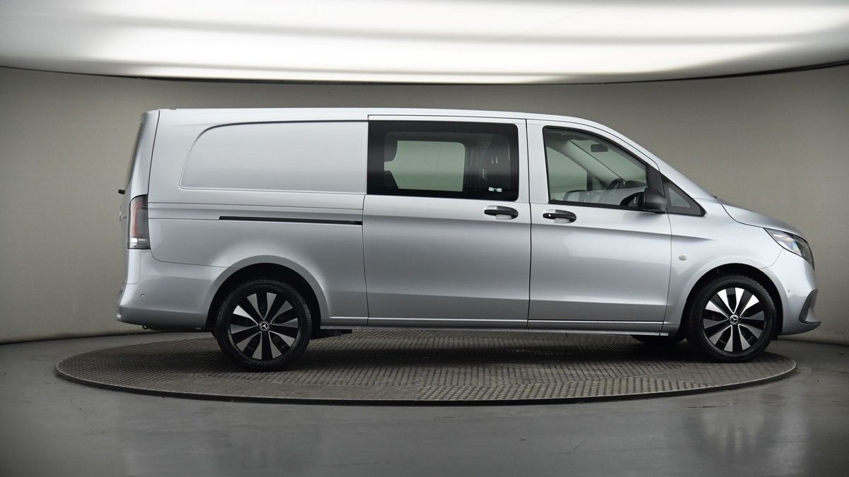 More views of Mercedes-Benz Vito