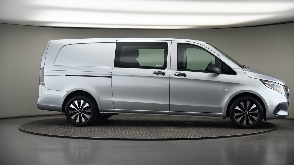 More views of Mercedes-Benz Vito