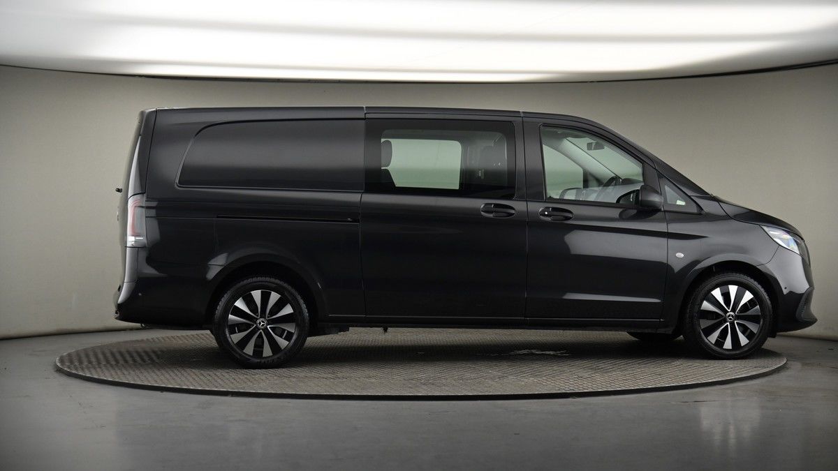 More views of Mercedes-Benz Vito