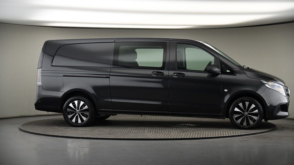 More views of Mercedes-Benz Vito