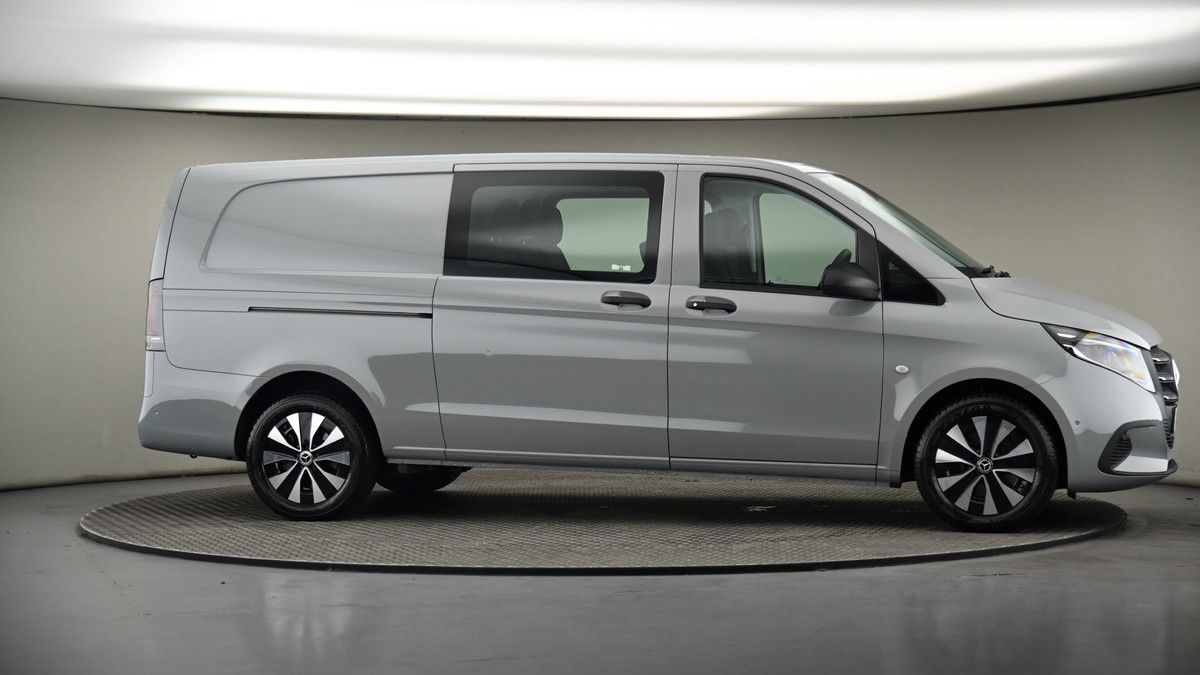 More views of Mercedes-Benz Vito