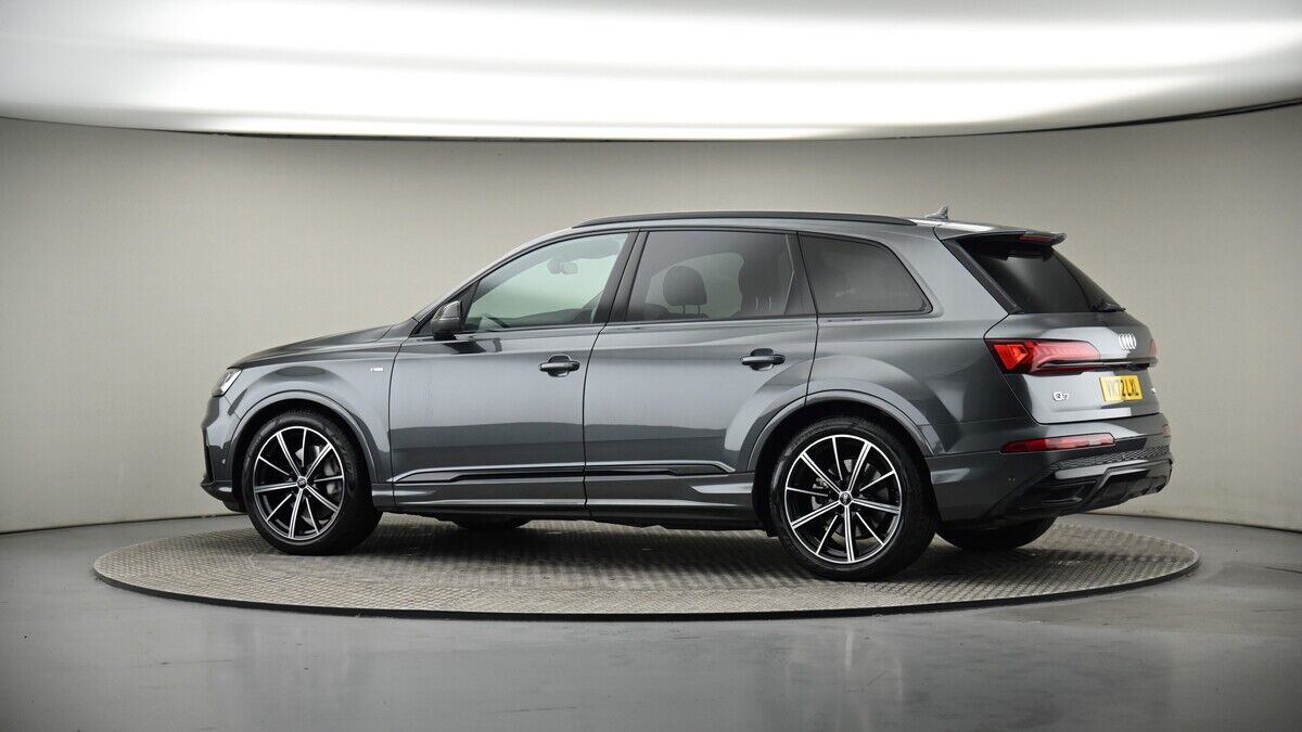 More views of Audi Q7