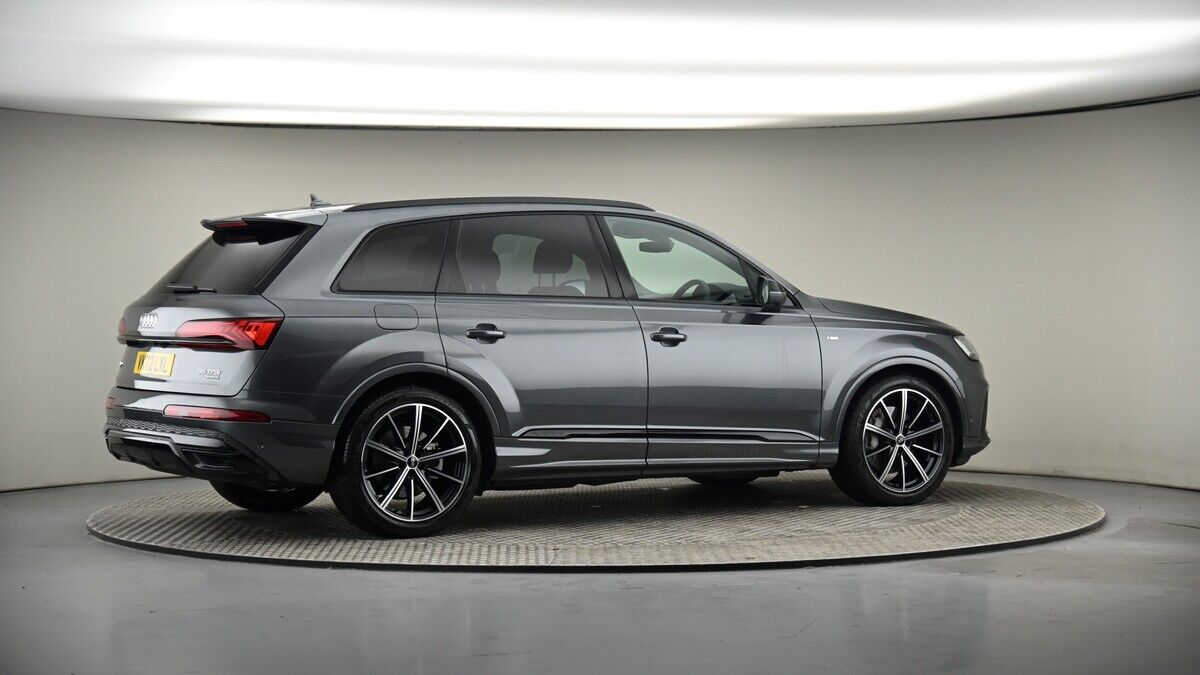 More views of Audi Q7