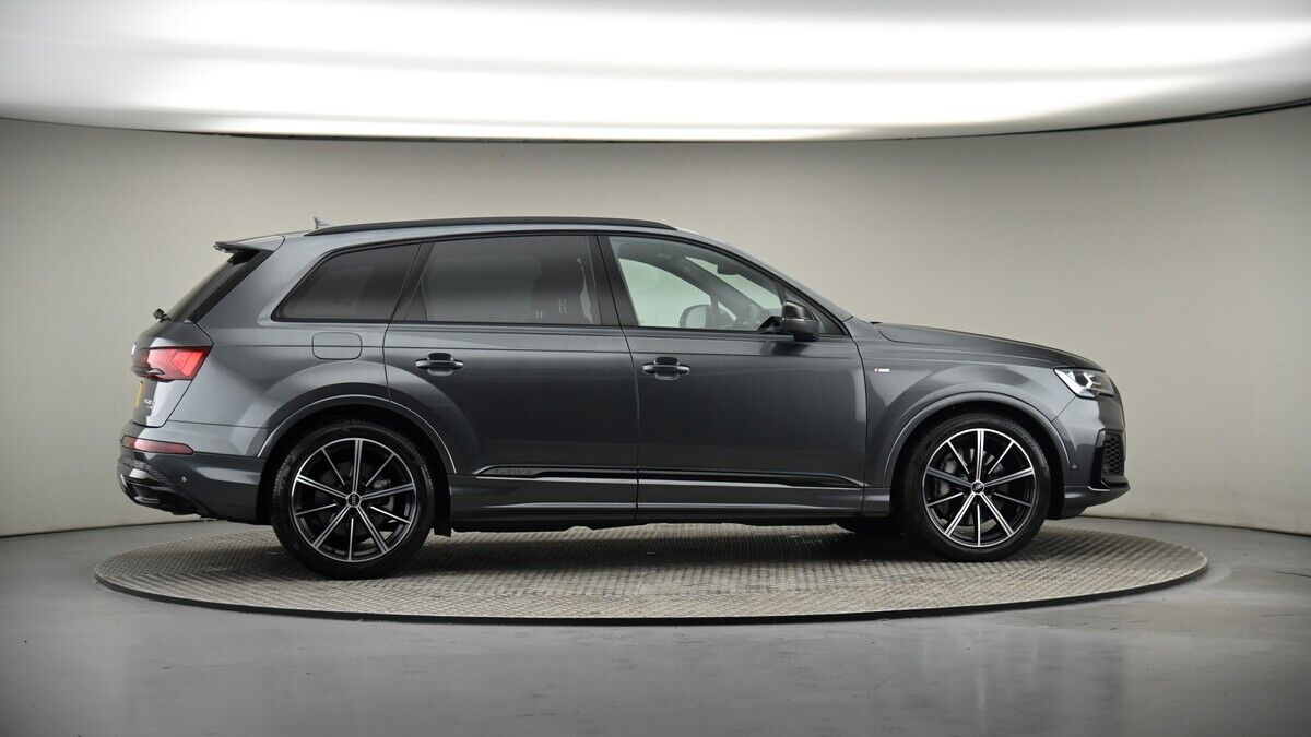 More views of Audi Q7