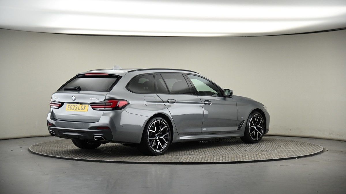 BMW 5 Series Image 6