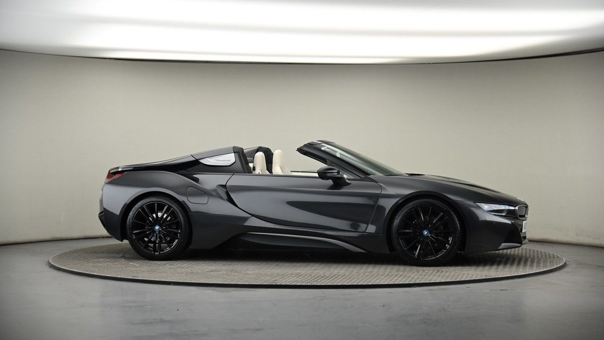 More views of BMW i8