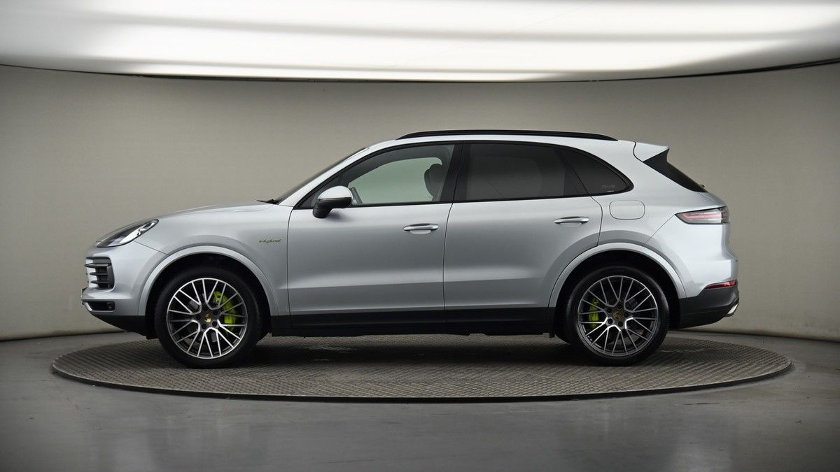 Porsche Cayenne Image 19