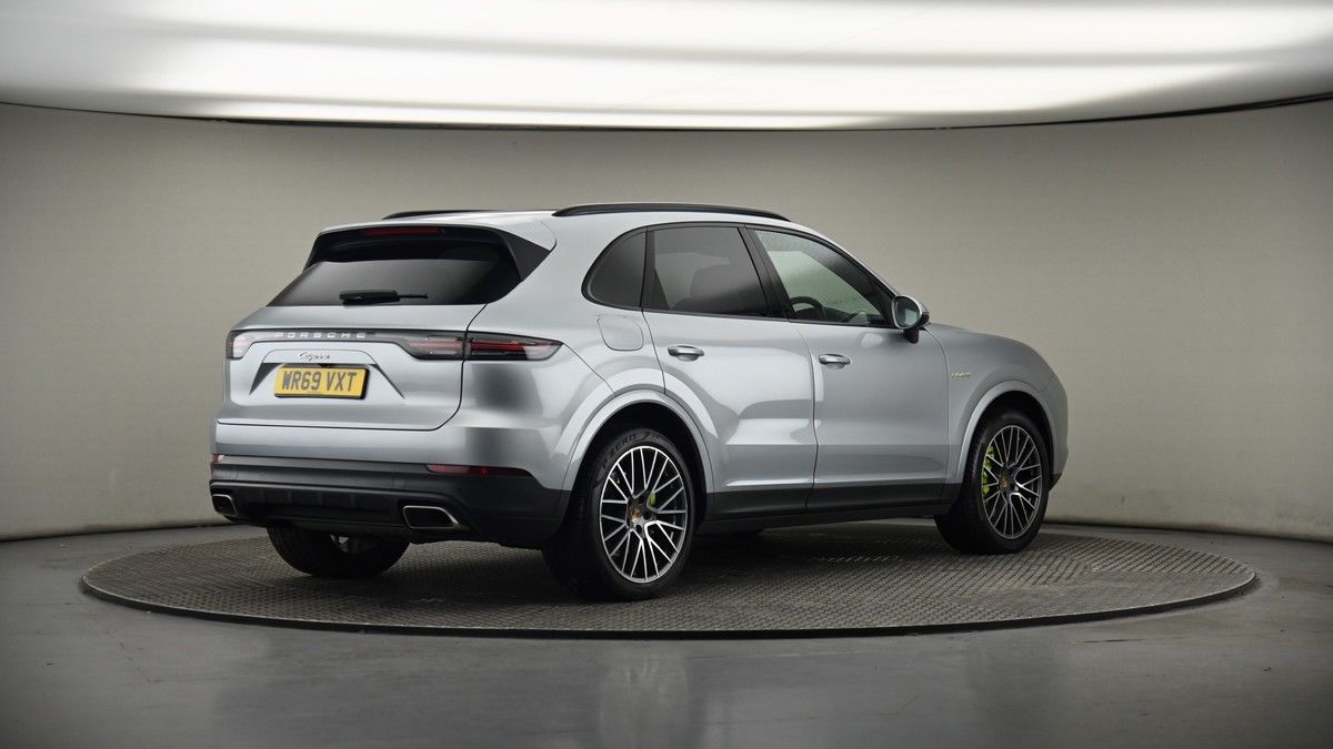 Porsche Cayenne Image 7