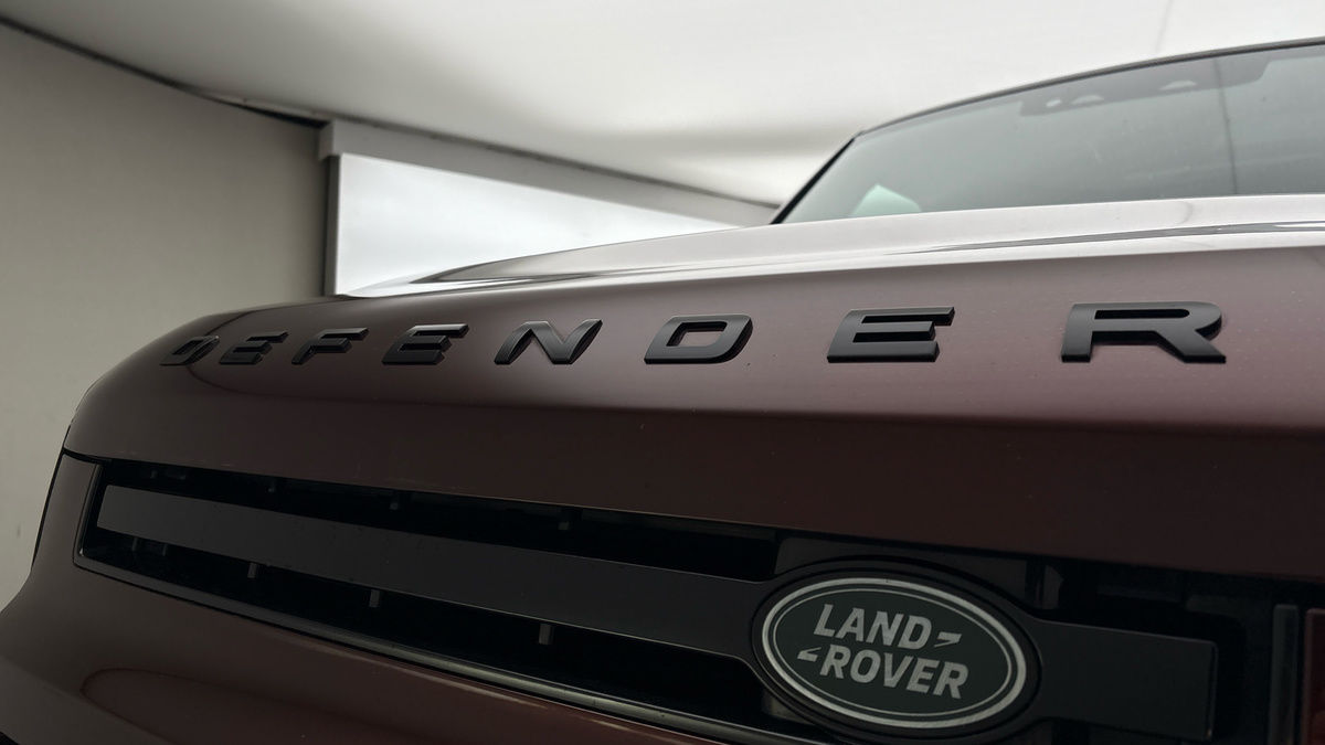 Land Rover Defender 130 Image 24