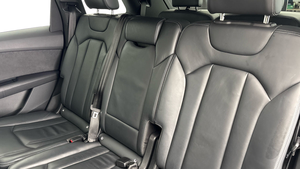 Audi Q7 Image 8