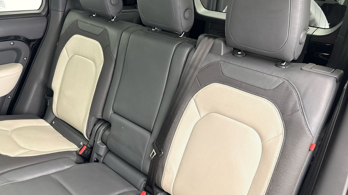 Land Rover Defender 110 Urban Image 8