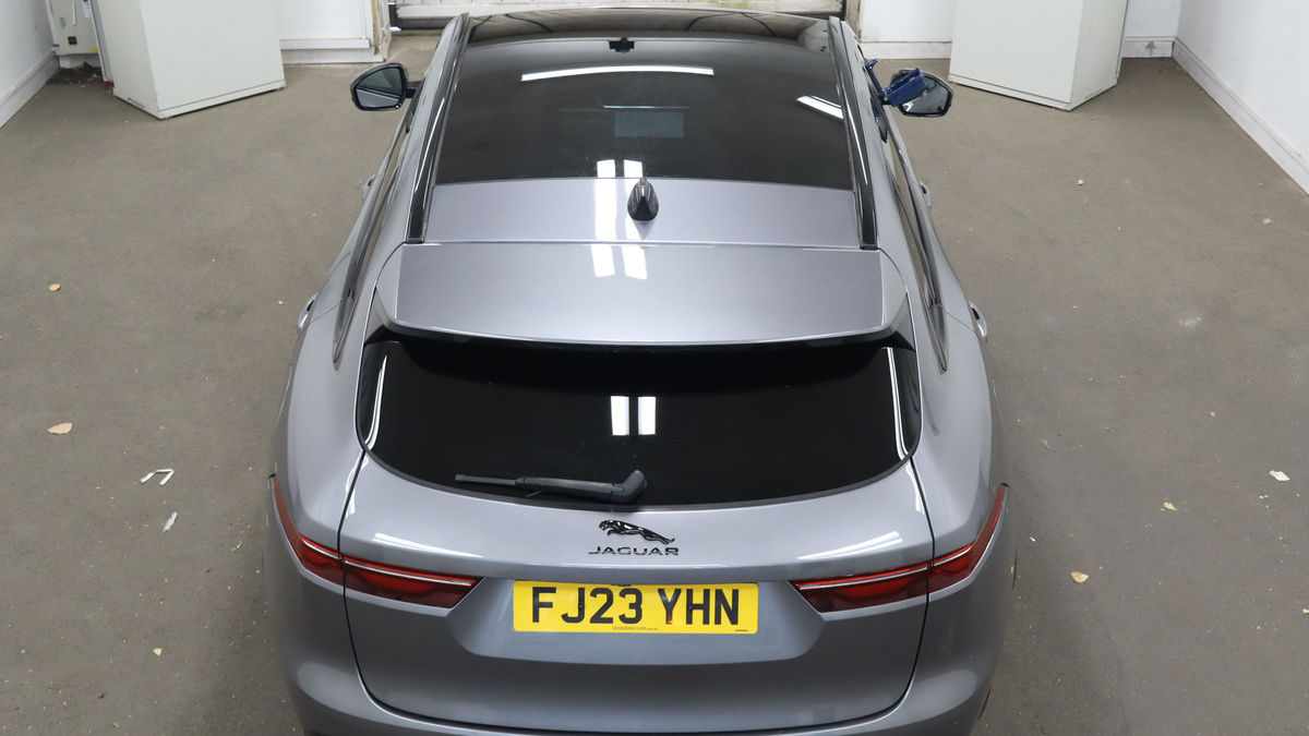 Jaguar F-PACE Image 8