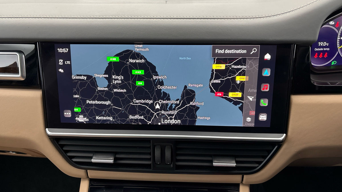 Porsche Cayenne Image 17