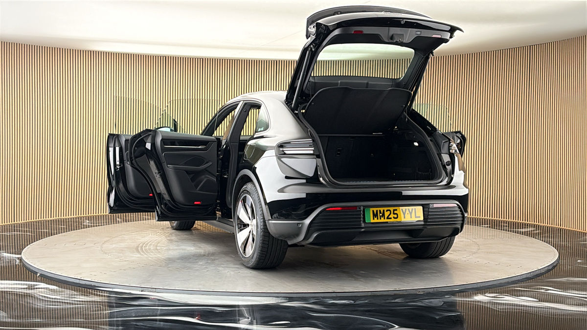 More views of Porsche Macan
