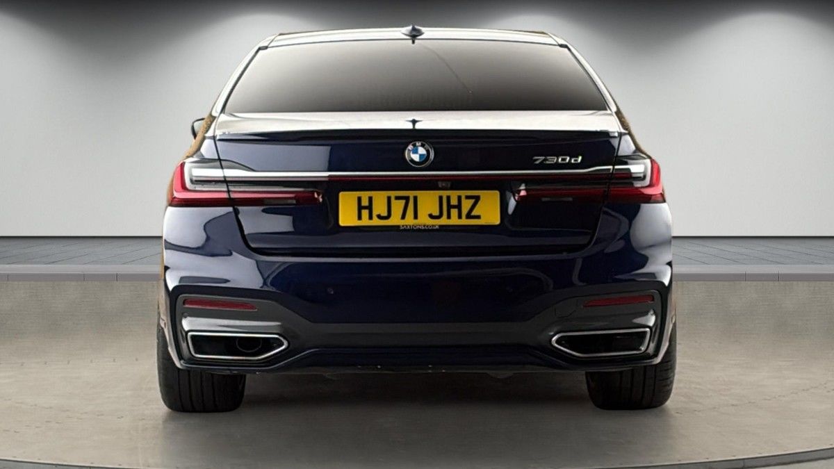 BMW 7 Series Image 4