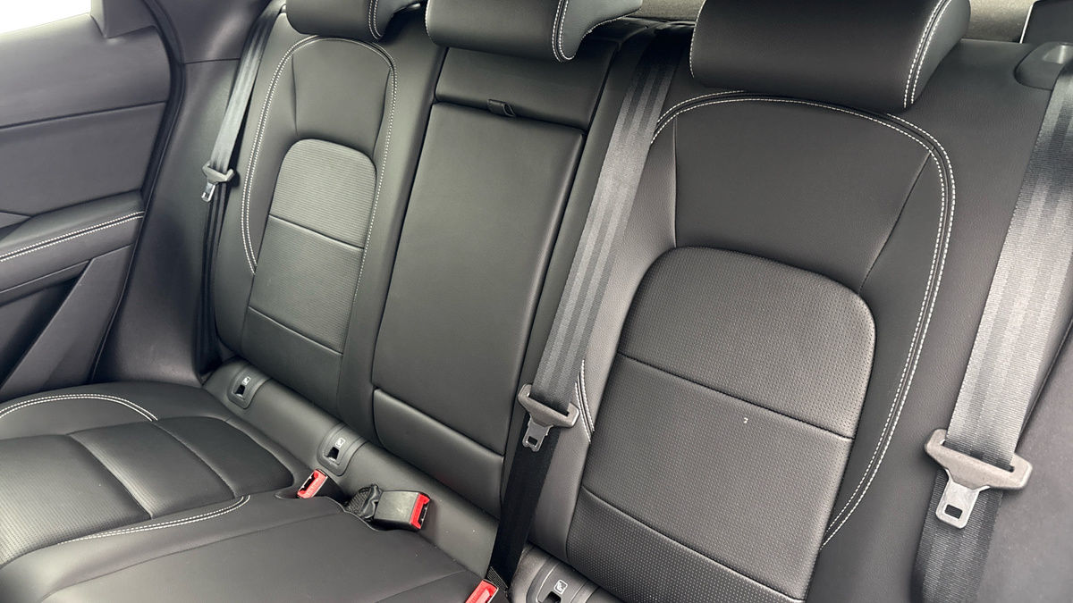 Jaguar E-PACE Image 8