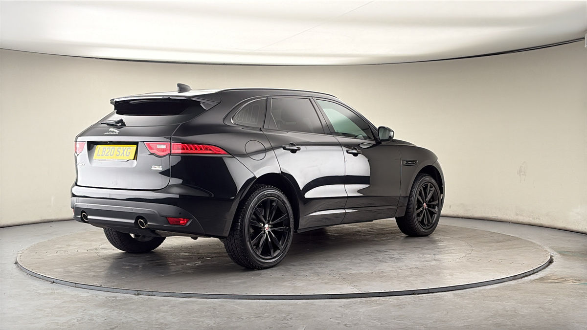 Jaguar F-PACE Image 21