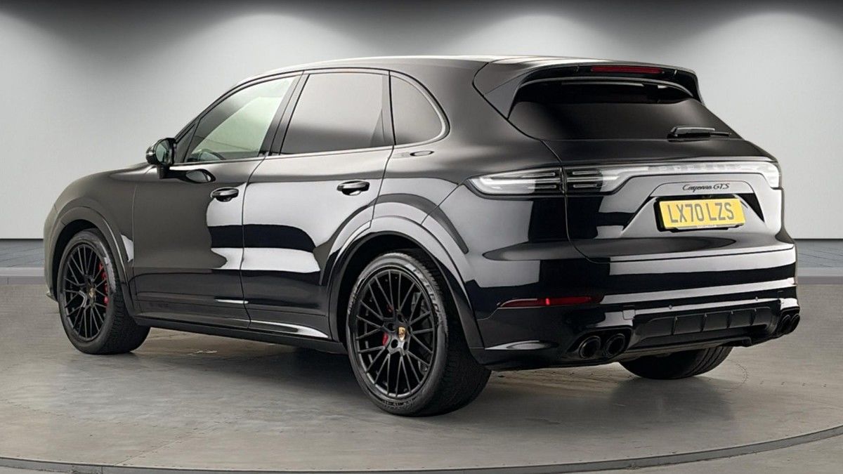 Porsche Cayenne Image 2