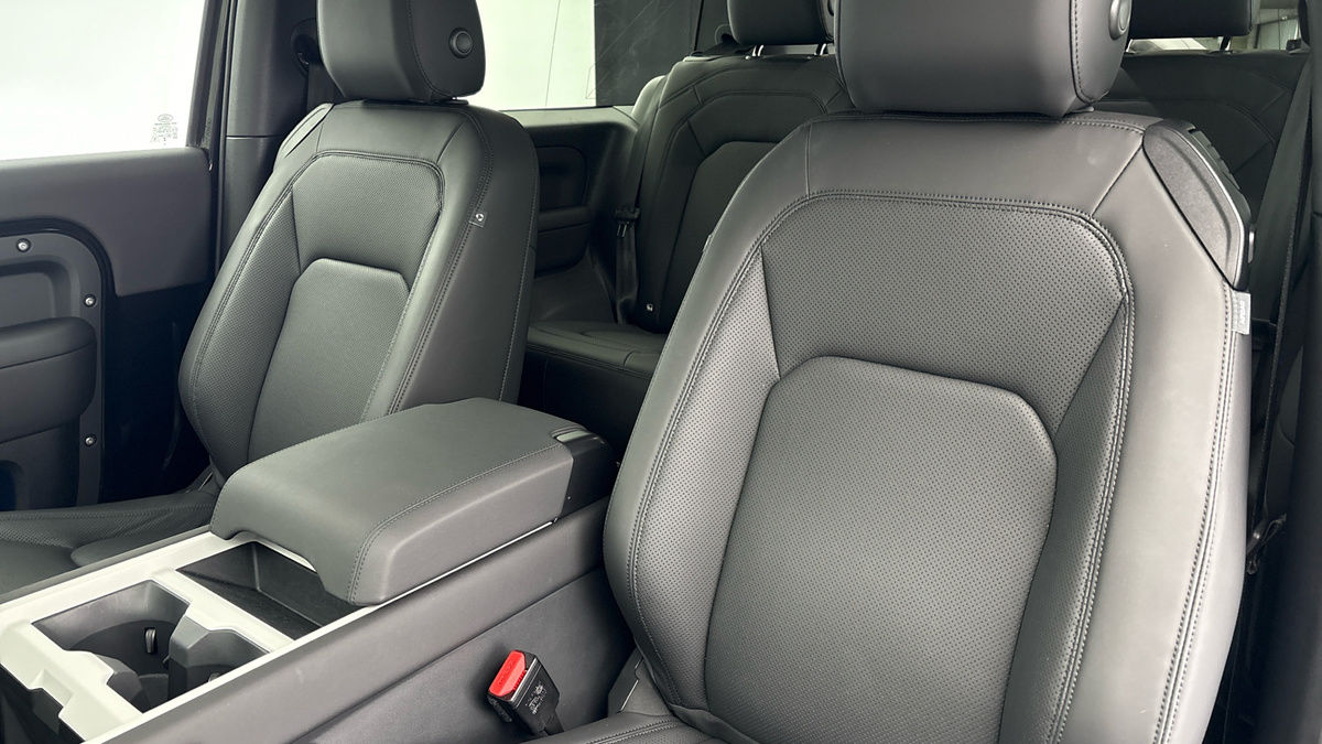 Land Rover Defender 90 Image 7