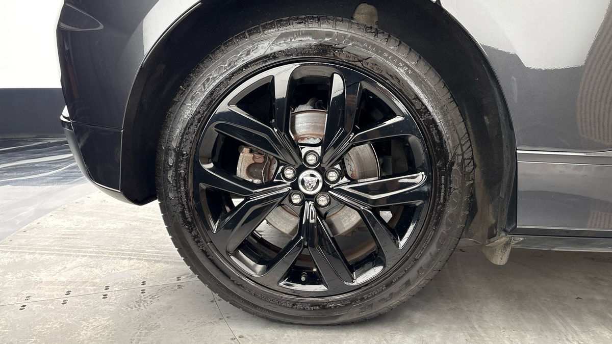 Jaguar I-PACE Image 10