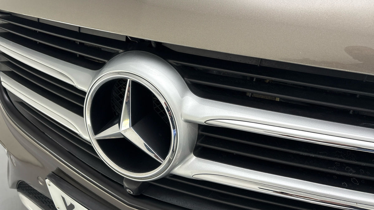Mercedes-Benz V Class Image 24