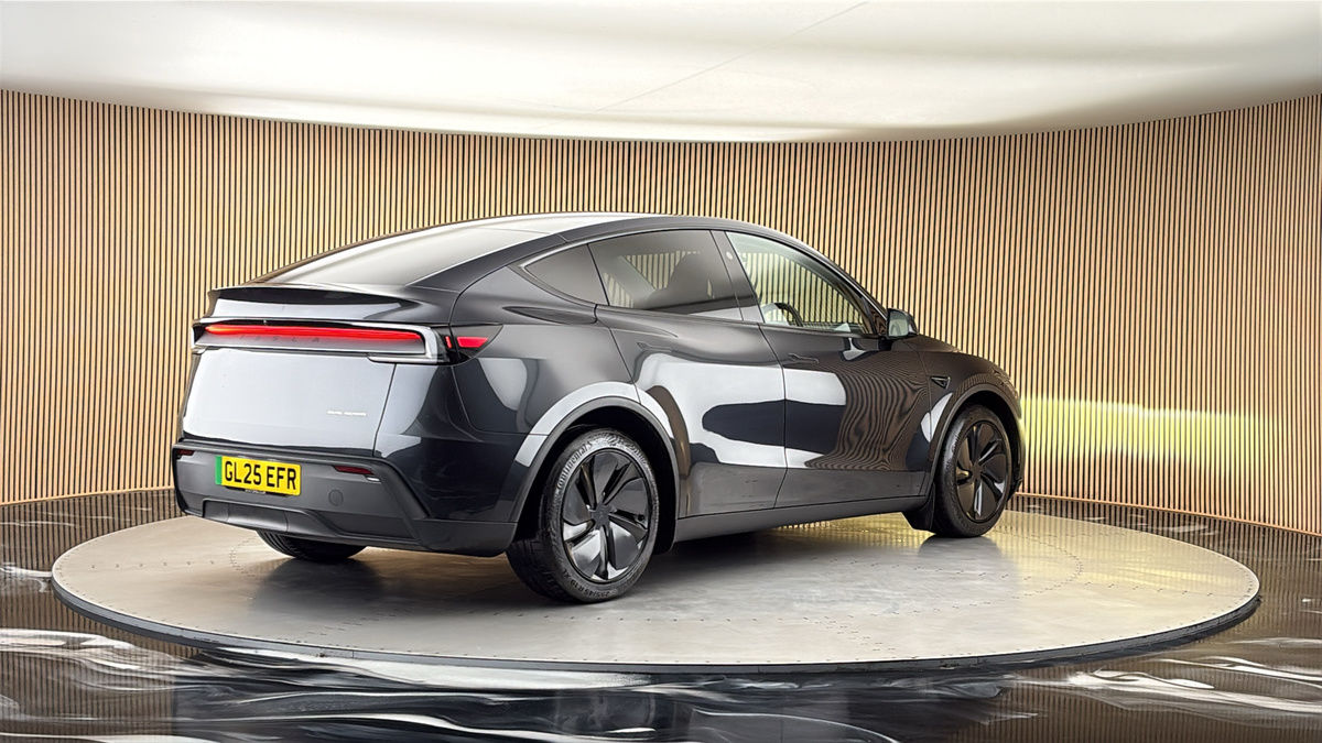 Tesla Model Y Image 21